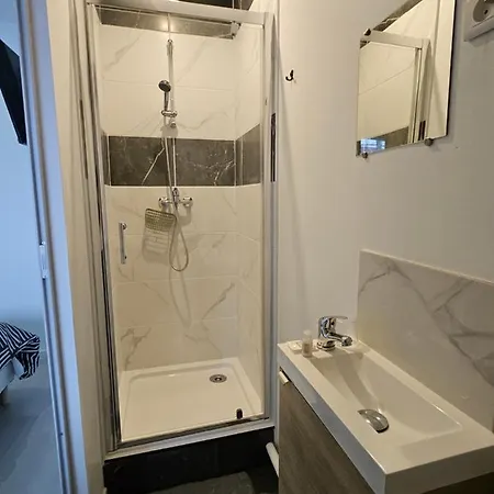 Equipe De 14m2 شقة نويلي-سور-مارن